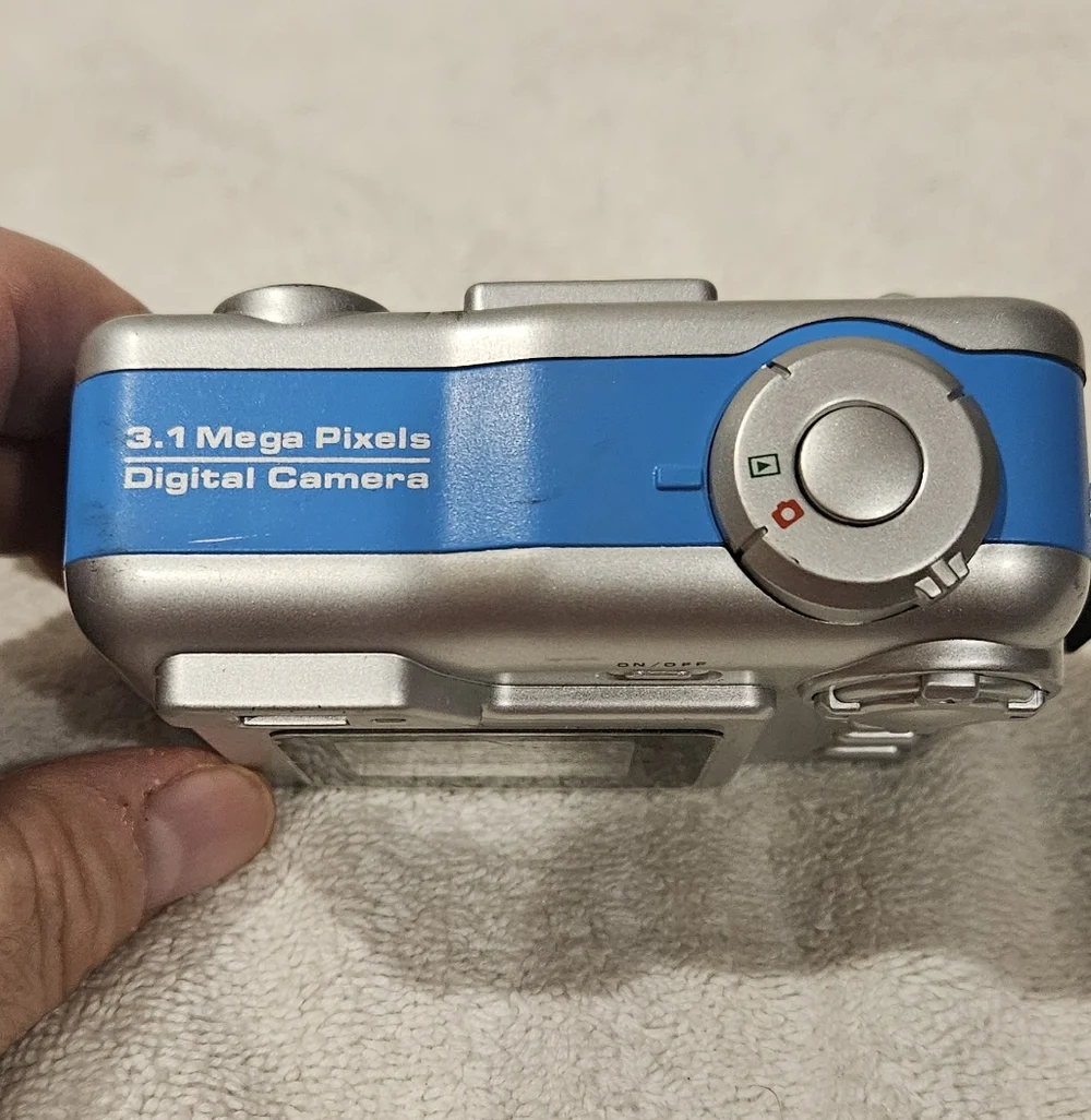 VuPOINT SOLUTIONS 3.1 MEGA PIXELS DIGITAL CAMERA